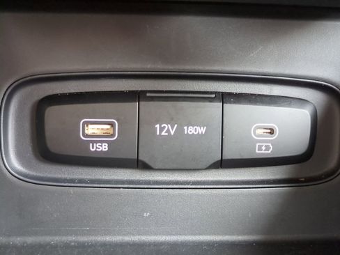 Certified 2024 Hyundai Venue SEL image 21