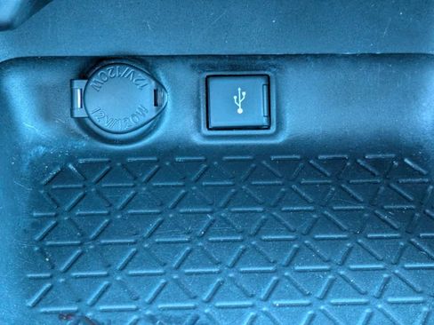 Used 2021 Toyota RAV4 XLE w/ Carpet Mat Package (TMS) FWD image 30