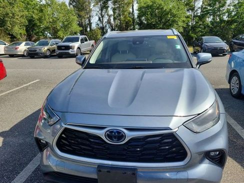 Used 2021 Toyota Highlander XLE FWD image 9