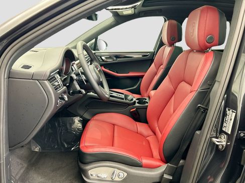 Used 2026 Porsche Macan AWD/4WD image 5