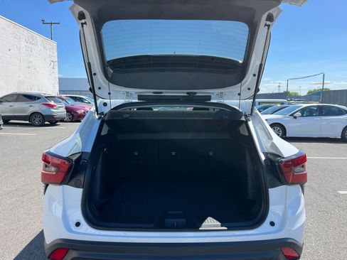 Used 2025 Chevrolet Trax LT w/ LT Convenience Package FWD image 31