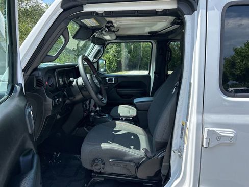 Used 2024 Jeep Wrangler Unlimited Rubicon AWD/4WD image 10
