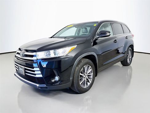 Used 2019 Toyota Highlander XLE AWD/4WD image 4