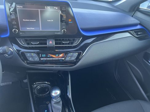 Used 2021 Toyota C-HR XLE image 9