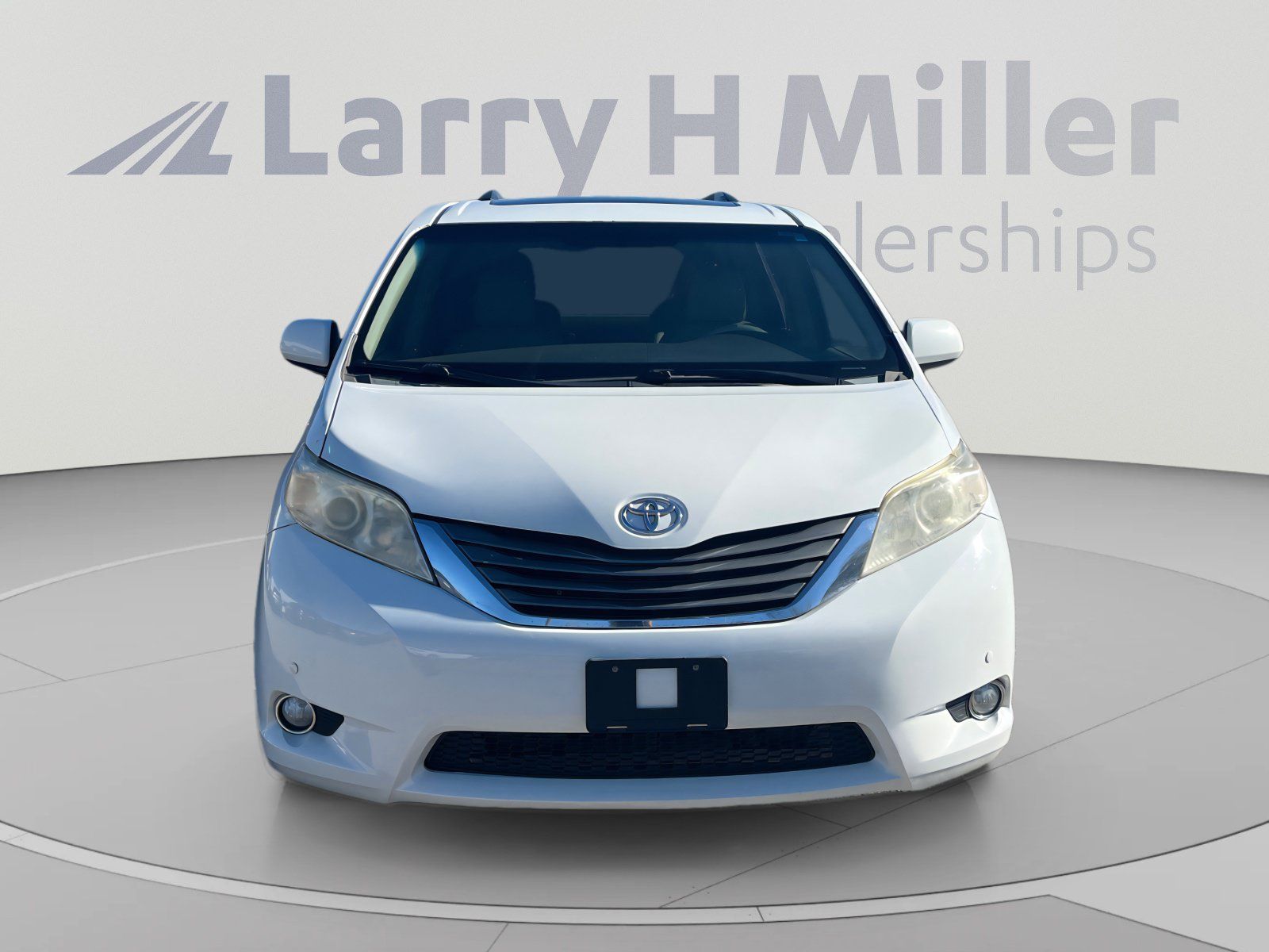 Used 2014 Toyota Sienna XLE w/ XLE Premium Package FWD image 8