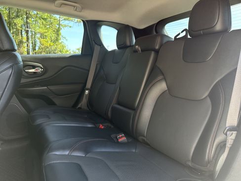 Used 2022 Jeep Cherokee Trailhawk w/ Premium Leather Package image 19