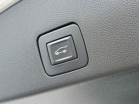 Used 2021 Buick Encore GX Essence image 36