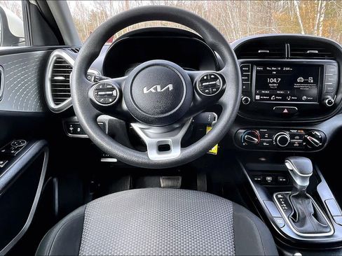 Used 2023 Kia Soul LX w/ LX Technology Package image 6