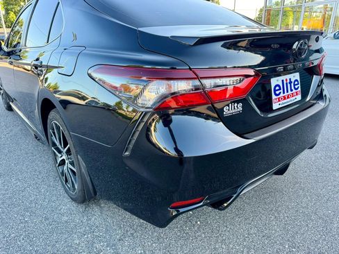 Used 2022 Toyota Camry SE FWD image 13