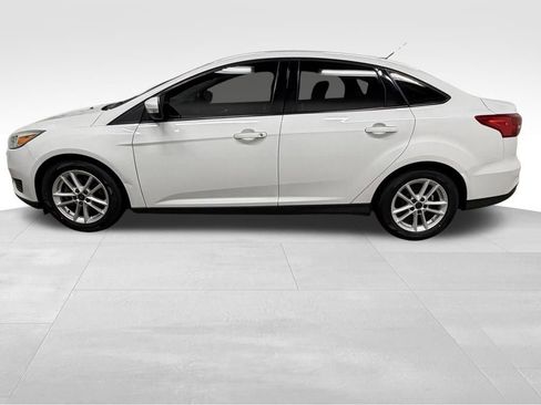 Used 2017 Ford Focus SE image 9
