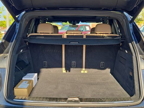 Used 2023 Porsche Cayenne Platinum Edition image 12