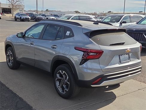 New 2026 Chevrolet Trax LT image 2