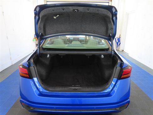 Used 2025 Nissan Altima 2.5 SV FWD image 12