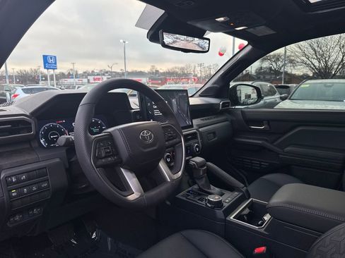 Used 2025 Toyota Tacoma Limited image 15