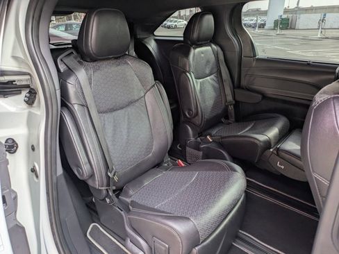 Used 2023 Toyota Sienna XSE image 7