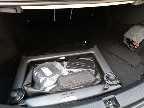 Used 2017 Mercedes-Benz E 300 image 22
