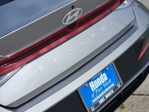 Used 2025 Hyundai Elantra SEL FWD image 10