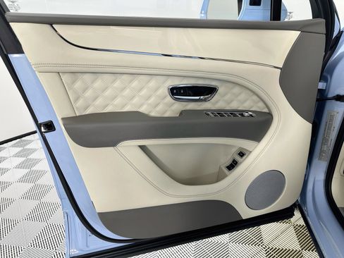 Certified 2023 Bentley Bentayga AWD/4WD image 17