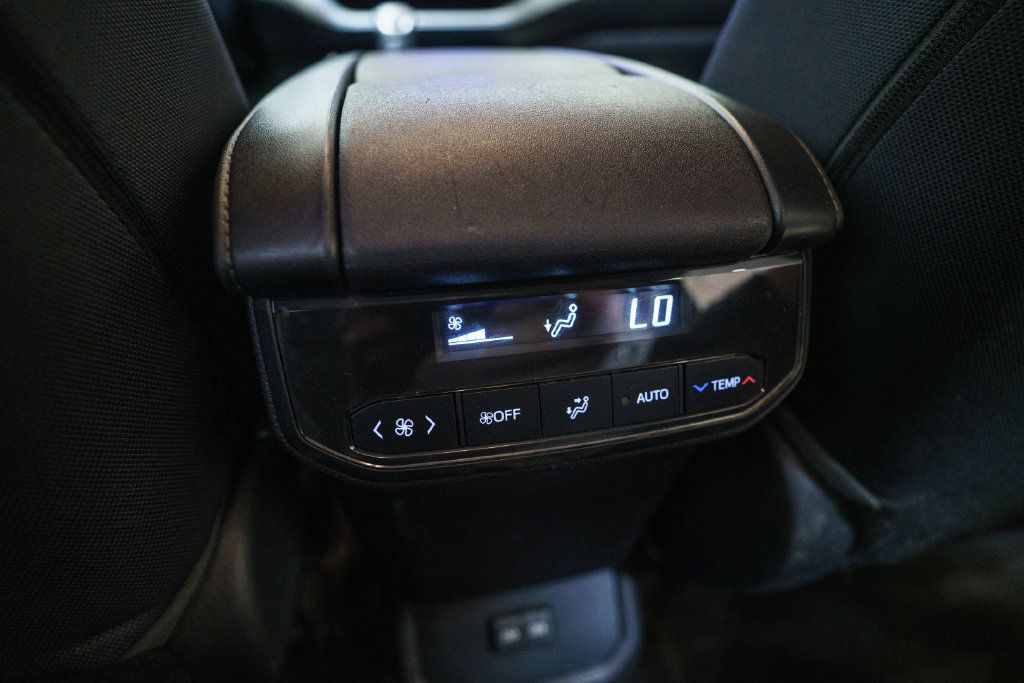 Used 2023 Toyota Highlander LE FWD image 30