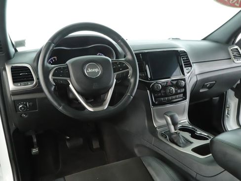 Used 2019 Jeep Grand Cherokee Altitude image 2