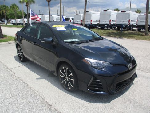 Used 2019 Toyota Corolla SE FWD image 1