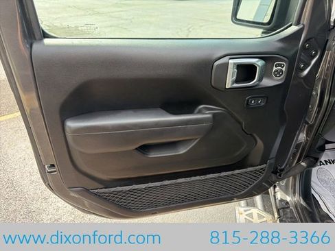 Used 2025 Jeep Gladiator Sport AWD/4WD image 22