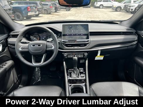 Certified 2025 Jeep Compass Latitude w/ Sun & Sound Group AWD/4WD image 31