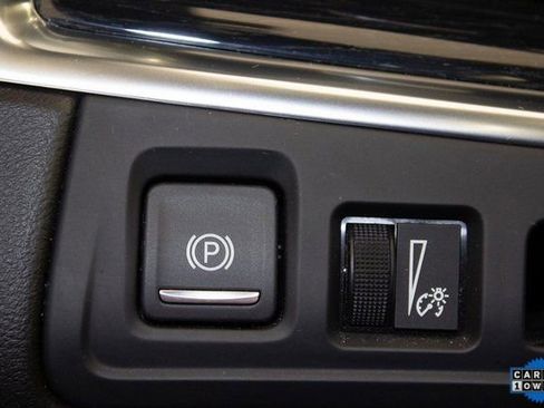 Used 2025 Cadillac XT5 Premium Luxury image 36