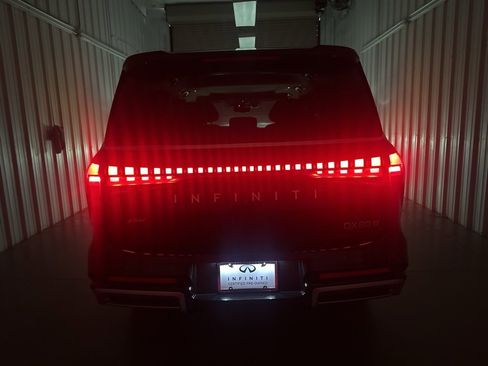 Certified 2025 INFINITI QX80 Sensory image 9