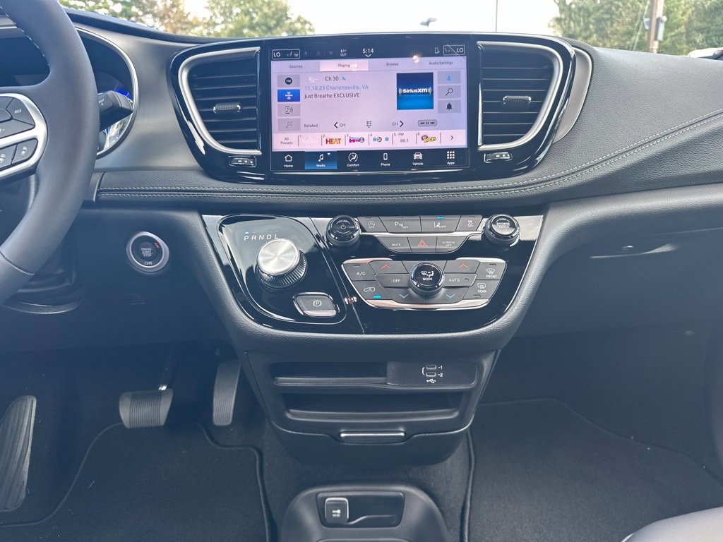 New 2027 Chrysler Pacifica Select AWD/4WD image 17