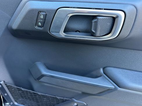 New 2026 Ford Bronco Outer Banks w/ Black Appearance Package image 18