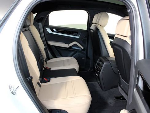 New 2026 Porsche Cayenne E-Hybrid Coupe AWD/4WD image 24