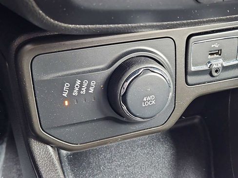 Used 2021 Jeep Renegade Latitude w/ Luxury Group I AWD/4WD image 16