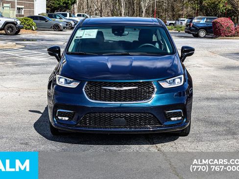 Used 2024 Chrysler Pacifica Touring-L image 11