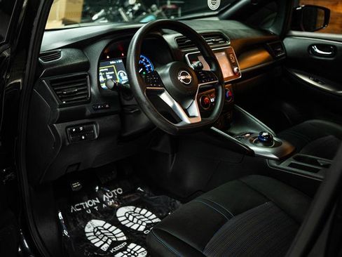 Used 2025 Nissan Leaf S image 8