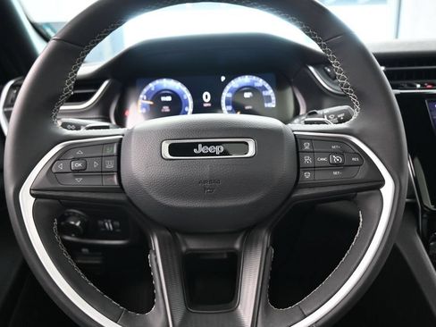 Used 2024 Jeep Grand Cherokee Altitude RWD image 25