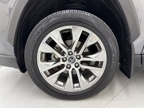 Used 2021 Toyota RAV4 XLE Premium image 9