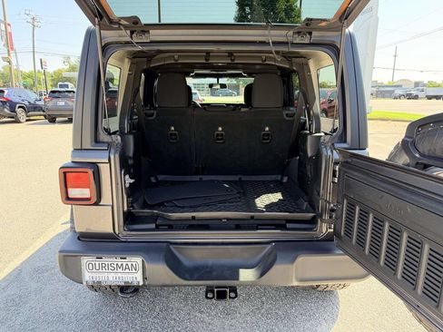 Used 2018 Jeep Wrangler Unlimited Sport S AWD/4WD image 15