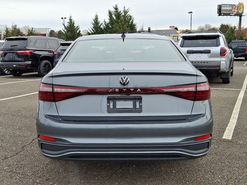 Used 2025 Volkswagen Jetta Sport image 5