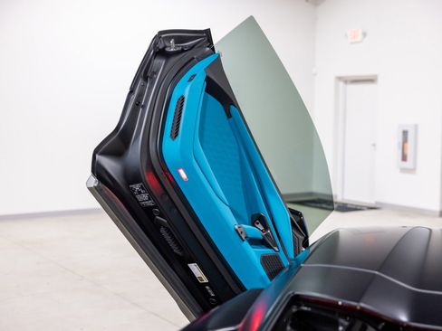 Used 2025 Lamborghini Revuelto image 34