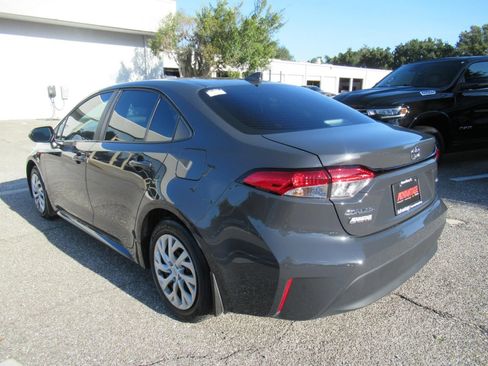 Used 2025 Toyota Corolla LE FWD image 5