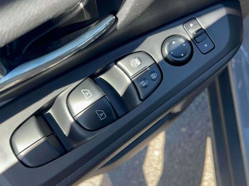 Used 2023 Nissan Kicks SR w/ SR Premium Package FWD image 23