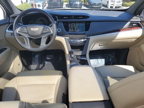 Used 2018 Cadillac XT5 Luxury w/ Driver Awareness Package image 17