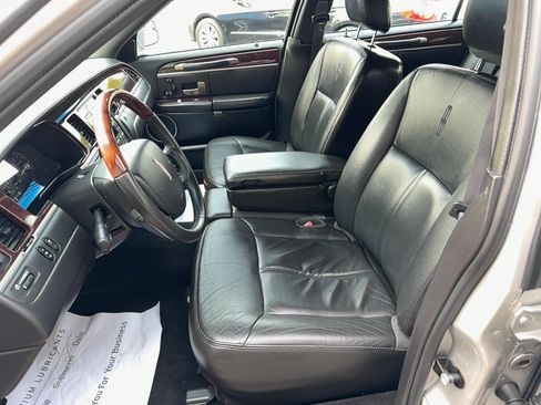 Used 2009 Lincoln Town Car Signature Limited RWD image 6