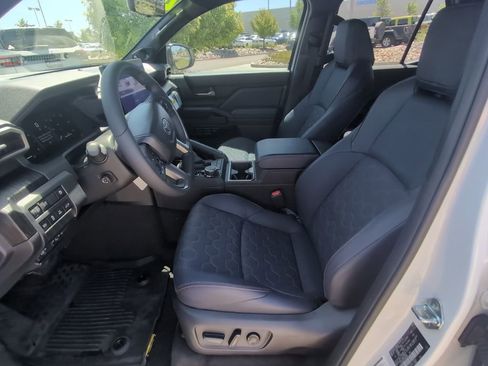 Used 2026 Toyota 4Runner Platinum AWD/4WD image 11