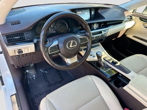 Used 2017 Lexus ES 350 image 9