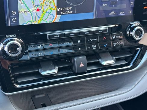 Used 2021 Toyota Highlander Platinum AWD/4WD image 18