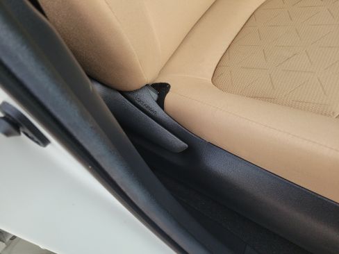 Used 2021 Toyota RAV4 XLE w/ Convenience Package FWD image 31