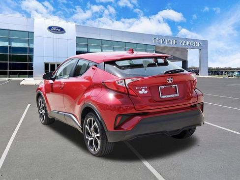 Used 2021 Toyota C-HR XLE FWD image 2