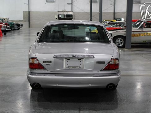 Used 2002 Jaguar XJ8 L Vanden Plas image 19